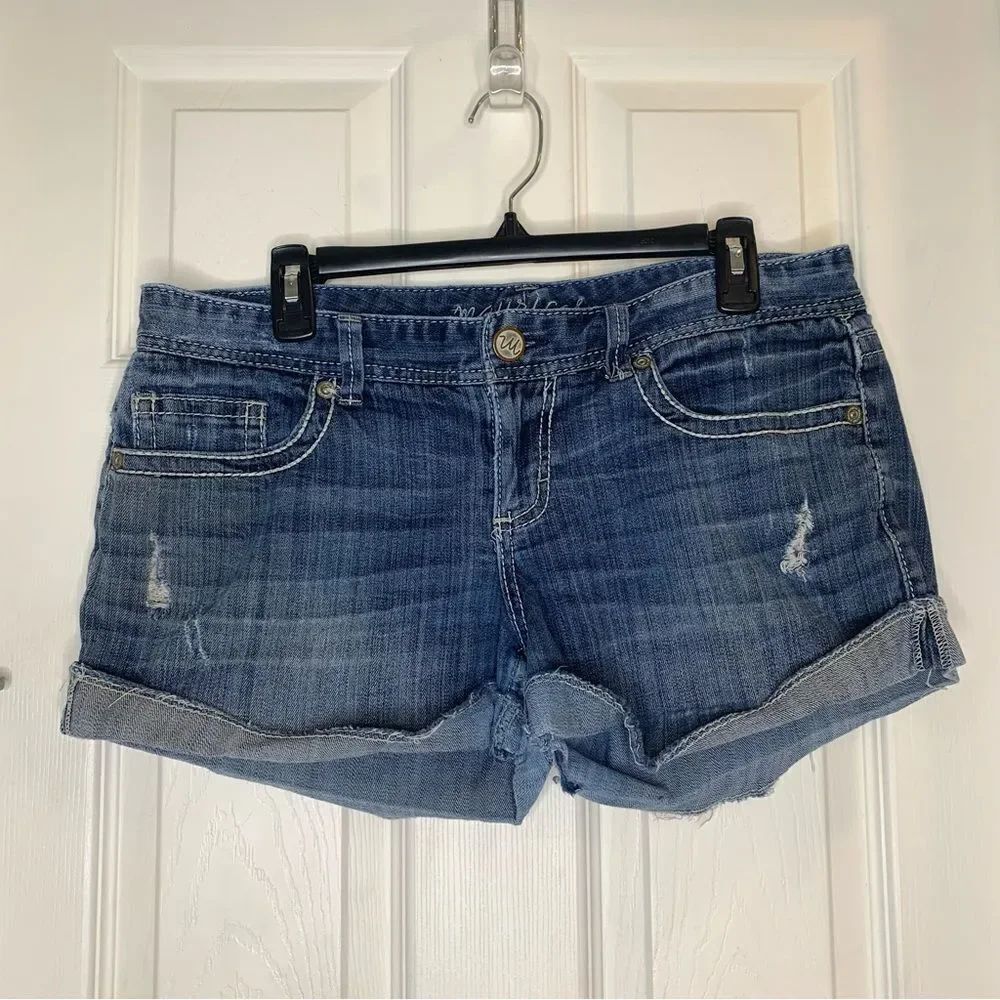 Maurice’s Distressed Denim Shorts Size 13/14